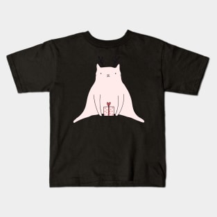 Christmas cat staring Kids T-Shirt